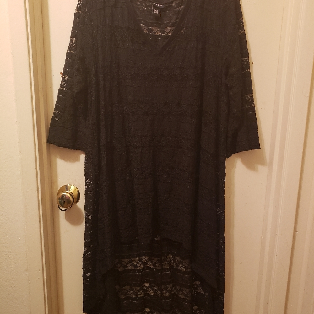 Torrid black lace hi-low top size 3